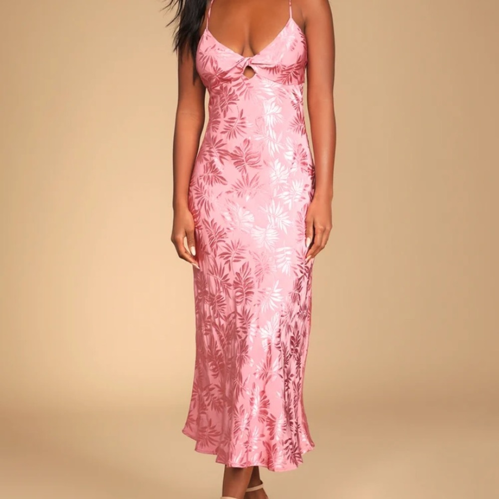 Lulus “Vacation Views Mauve Jacquard Twist Front Midi Dress”